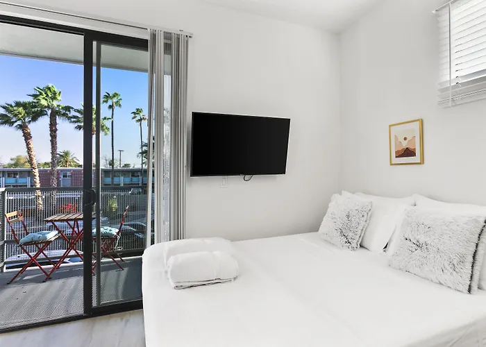 Primo Old Town Location W/ Heated Pool