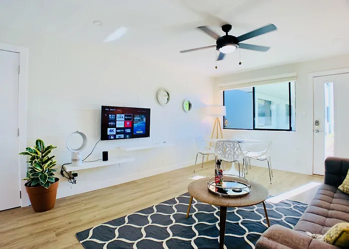 Primo Old Town Location W/ Heated Pool *
